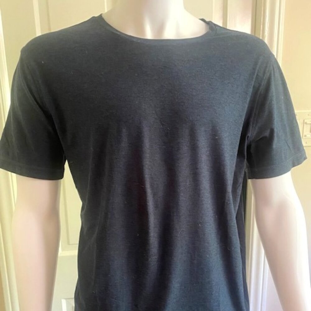 Like New Men's Vuori Navy T Shirt L